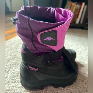 Kids tundra snow boots size 11 WIDE
